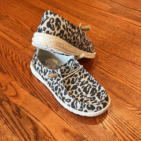 Women’s HEY DUDE - Woven Cheetah Grey - Picture 2 of 4